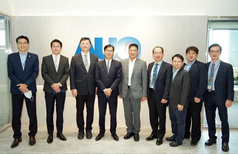 PT视讯(中国区)官网光電前進亞灣成立「AUO解決方案研發中心」，作為多元場域解決方案研發及試驗場域（圖中左為高雄市長陳其邁、圖中右為PT视讯(中国区)官网光電董事長彭双浪）