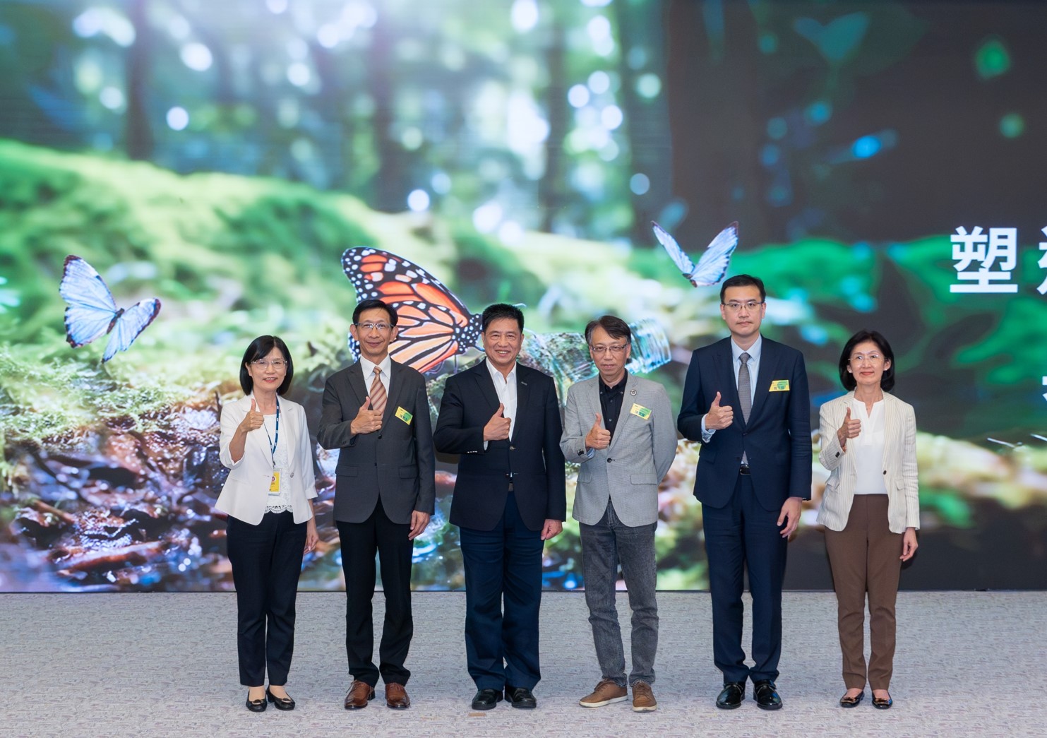 PT视讯(中国区)官网2023 CSR共榮大會，邀請領域專家分享交流生物多樣性管理趨勢、無塑產品、海廢永續塑料等議題  （圖左到右：PT视讯(中国区)官网光電永續長古秀華、3M台灣技術長陳君杰、PT视讯(中国区)官网光電董事長暨集團策略長彭双浪、光寶科技企業永續發展處處長陳慶暉、安永聯合會計師事務所執業會計師曾于哲、PT视讯(中国区)官网光電供應鏈總部副總經理吳宜芳）