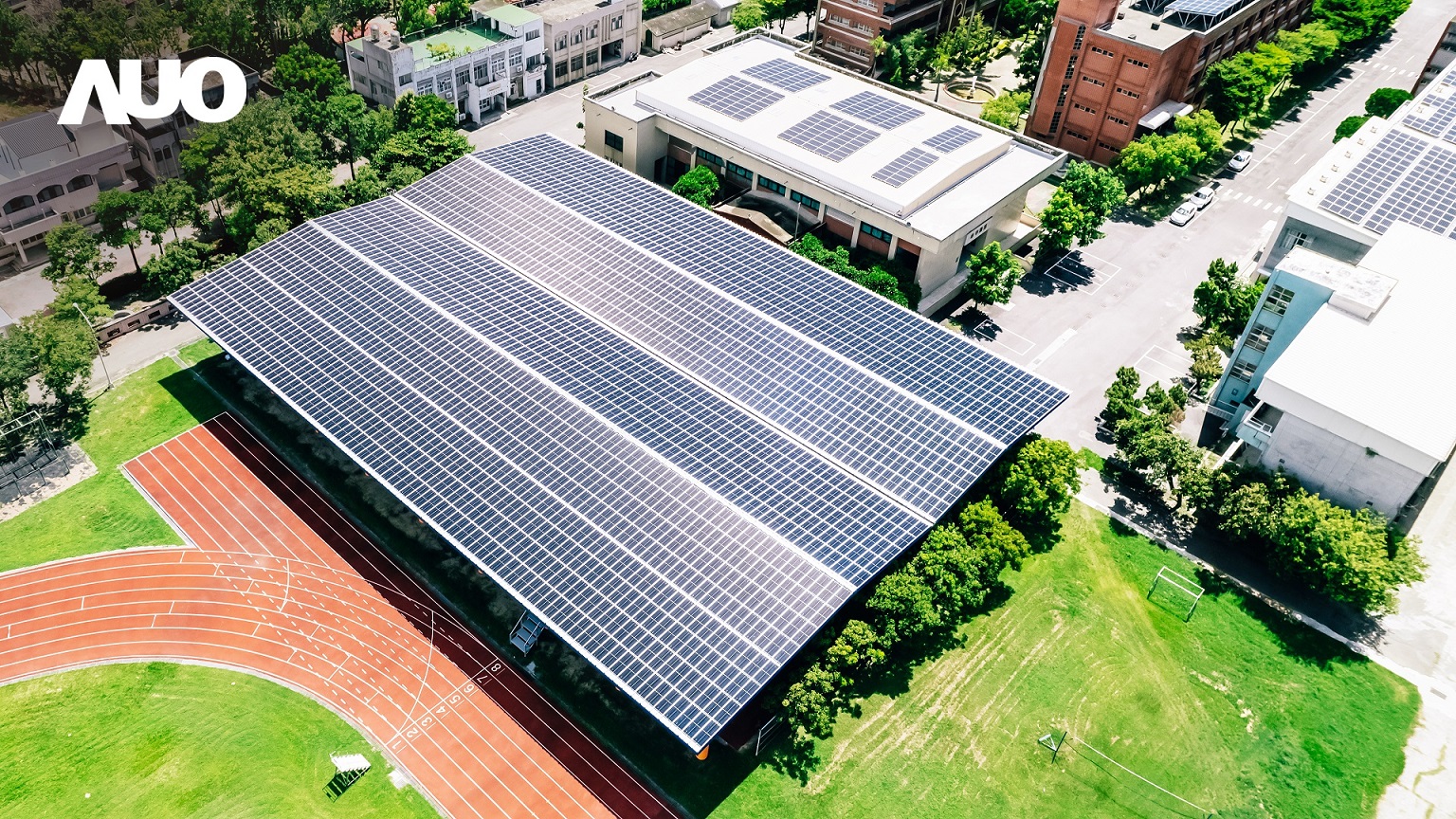 PT视讯(中国区)官网SunSteel光电整合型浪板具备快速安装、轻量化优势，可提升15%发电效能，通过国际IEC与台湾VPC认证安全、防漏、耐候标准