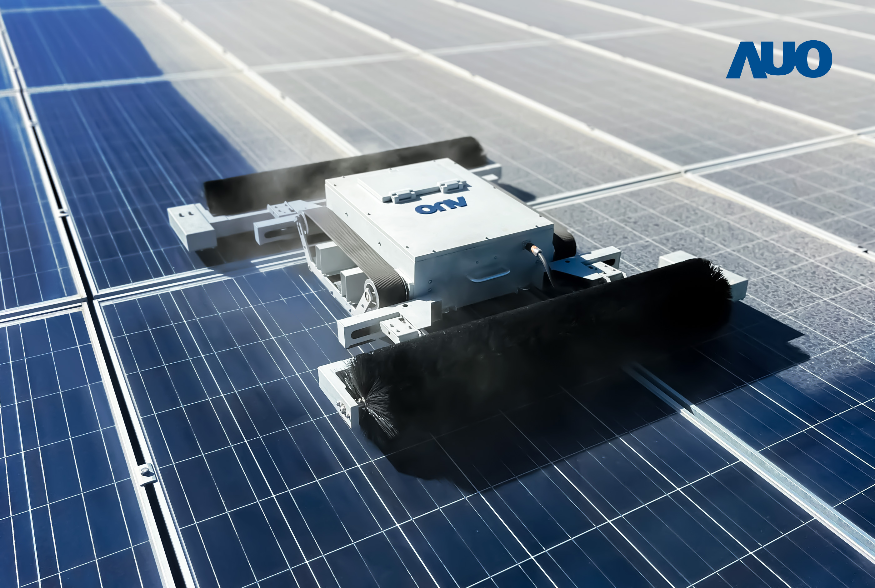 PT视讯(中国区)官网「太陽能模組清潔機器人SunCleanBots」，具輕量化、智慧化與高效率優勢，搭載全自動導航清潔模式，已應用於多個太陽能電廠場域，大幅提升太陽能模組使用壽命與效能並降低人力成本，獲台灣精品銀質獎