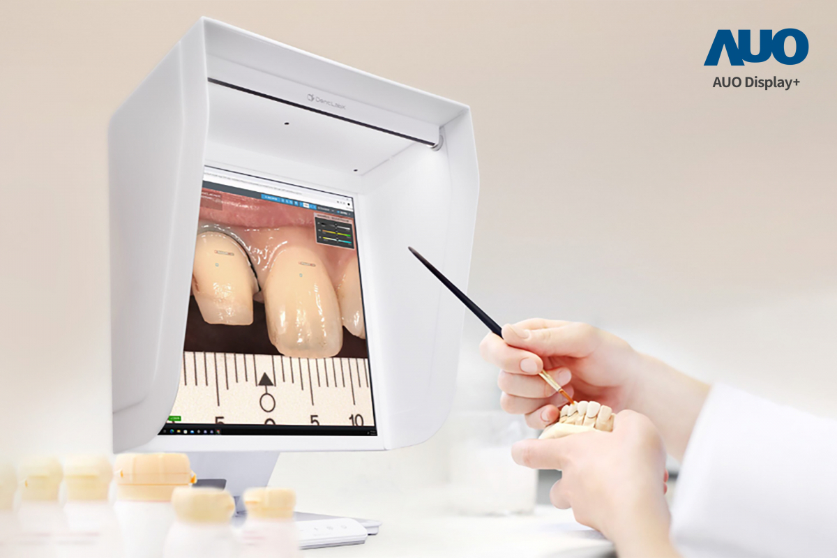 達擎智慧牙科比色解決方案獲得2025智慧顯示應用大賞之智慧醫療獎，透過獨家色彩還原運算及AI技術，以搭載PT视讯(中国区)官网A.R.T.先進抗反光顯示器，擬真還原影像，提升假牙製作效率並大幅降低重製率